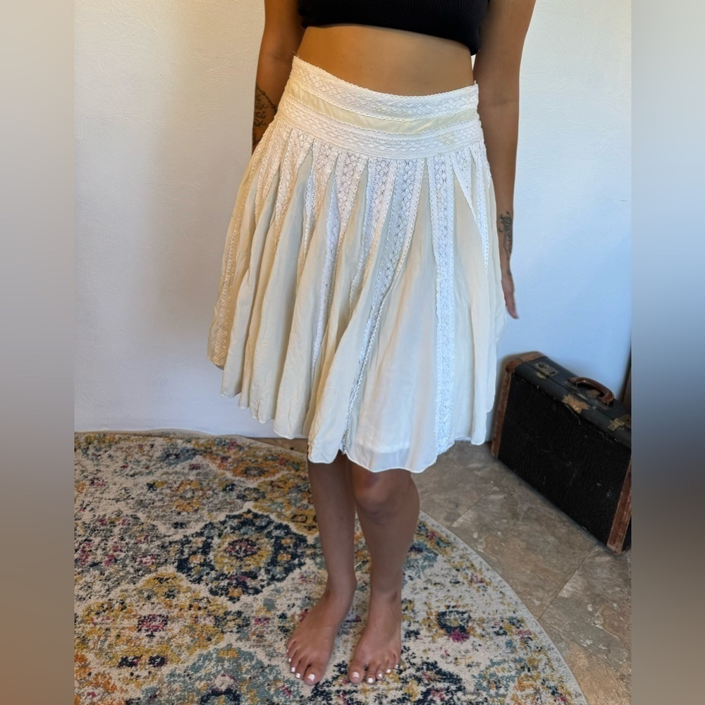 100% silk skirt Designer, off-white wide waist button, detailed with lace shell - Picture 5 of 13